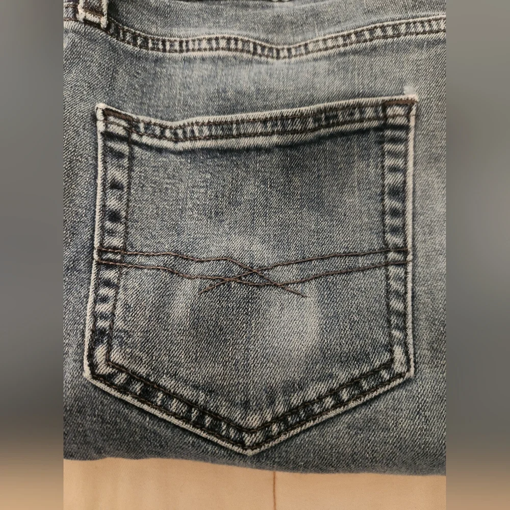 LEVI’S Signature Men's S67 Athletic Jeans, Size 34 by 30. Whiskering, Denim GUC